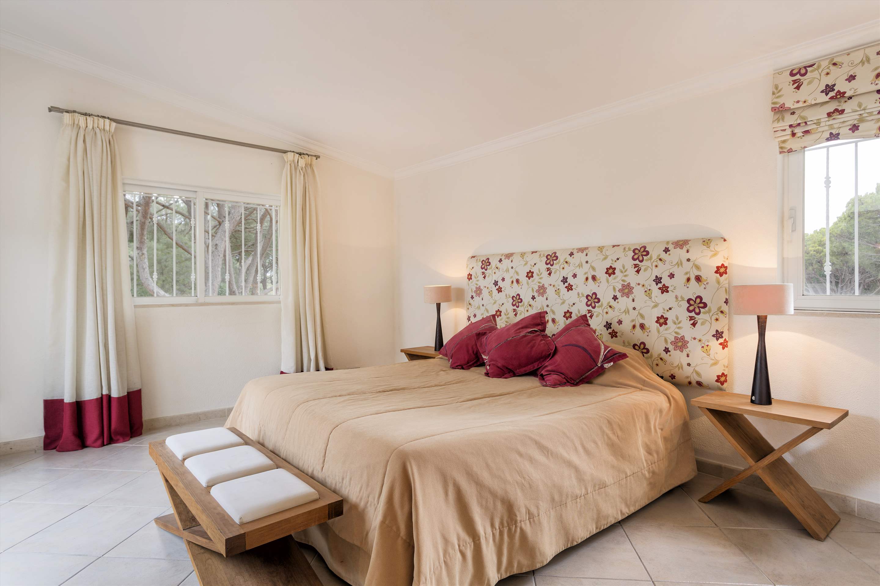 Villa Roberta - 5 Bedroom Villa in Vale do Lobo