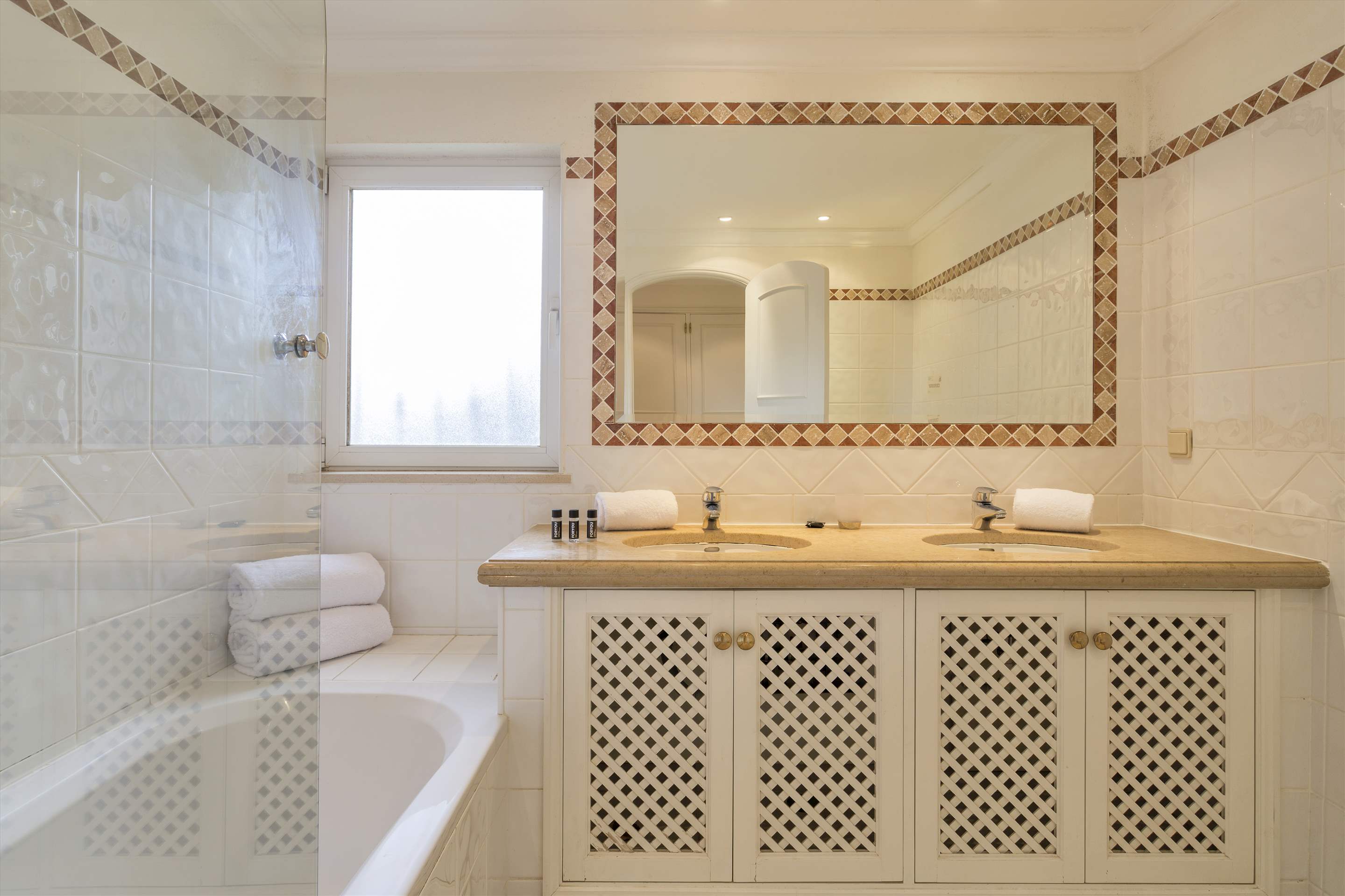 Villa Roberta - 5 Bedroom Villa in Vale do Lobo